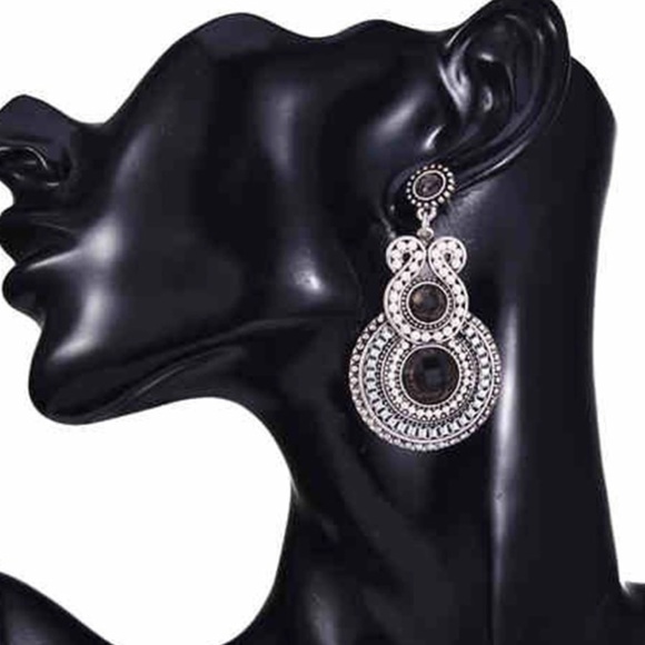 Chic Statement Earrings - Picture 2 of 8